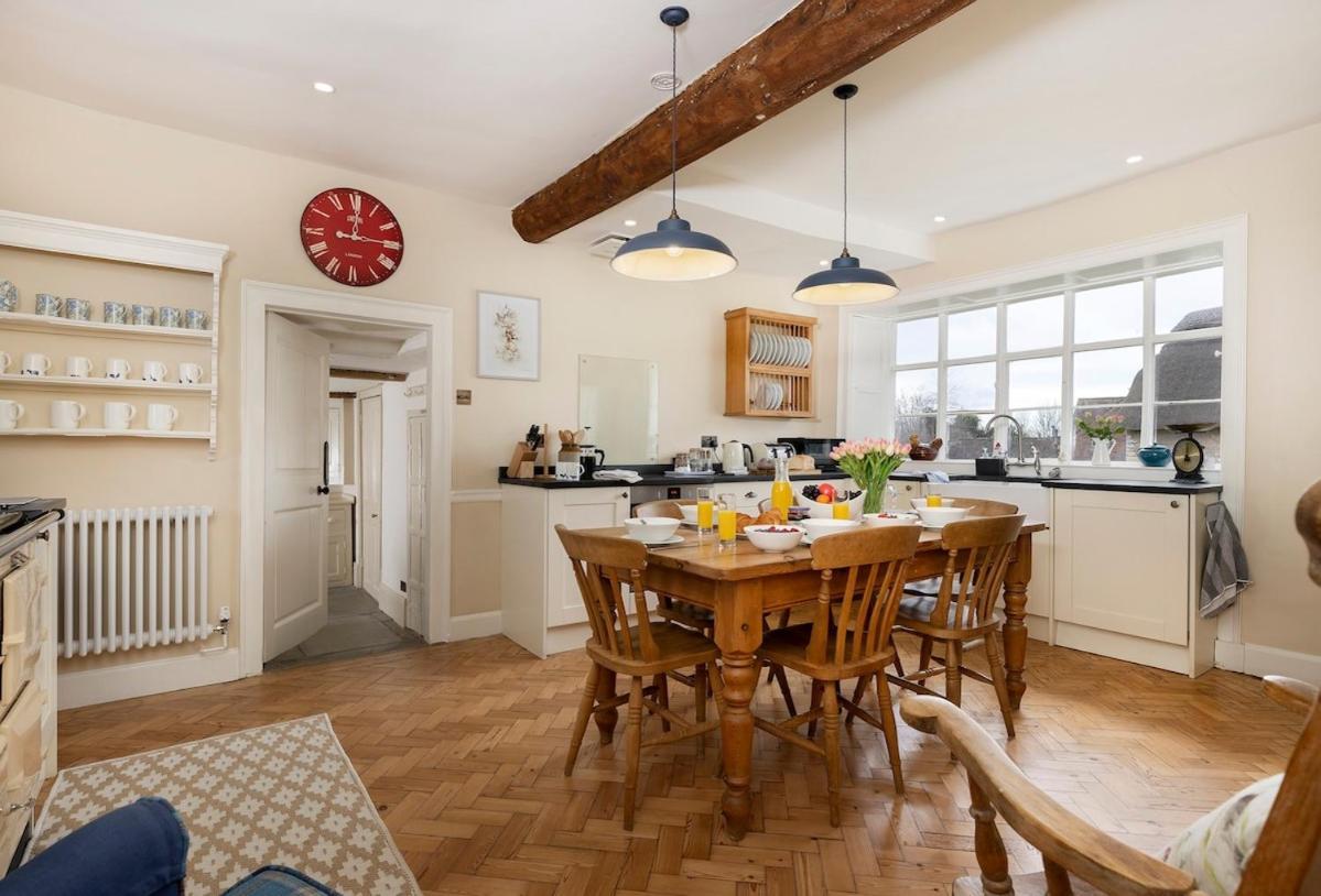Beautiful Cotswold Farmhouse With Hot Tub - Manchester — Photos 3
